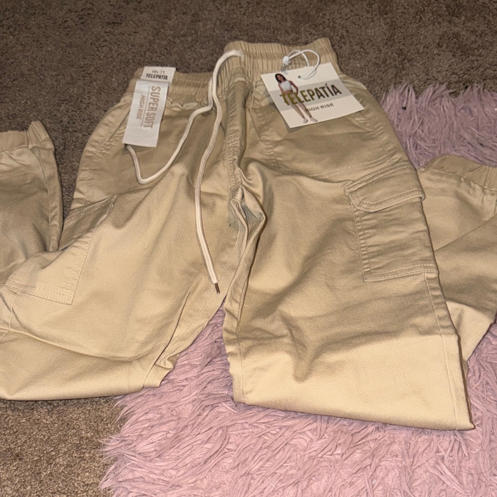 Terepata Beige Cargo Pants